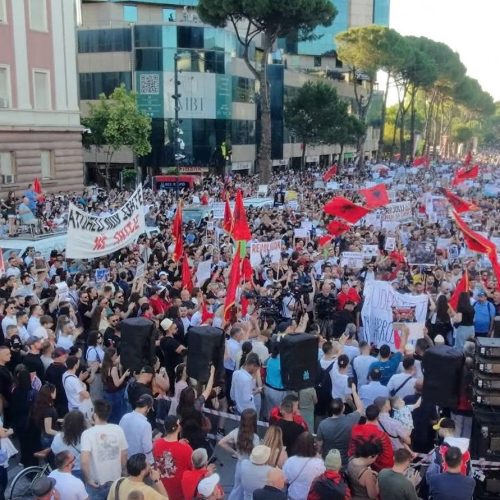 Αλβανία: 101 ημέρες διαδηλώσεων και συγκρούσεων