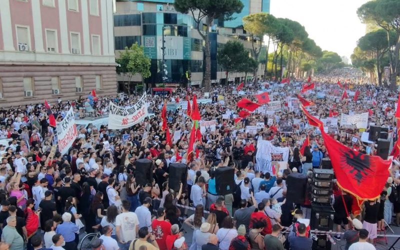 Αλβανία: 101 ημέρες διαδηλώσεων και συγκρούσεων