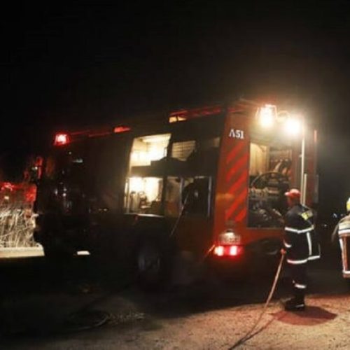 Αμφιλοχία: Μεγάλη φωτιά κοντά σε εγκαταστάσεις ανεμογεννητριών – Καίει σε δύσβατο έδαφος