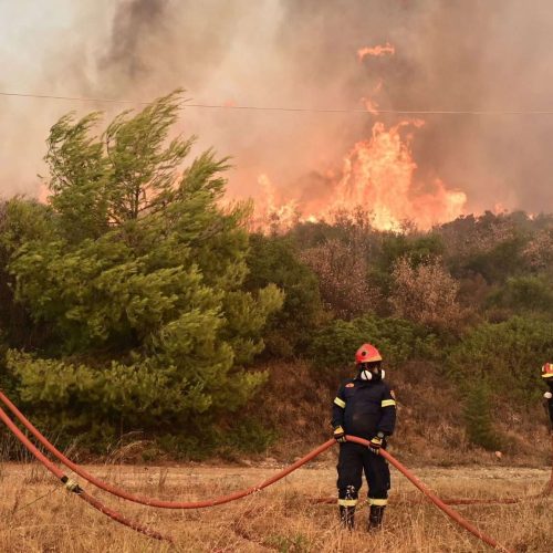 Υπό «μερικό έλεγχο» η φωτιά στην Ανάφη!