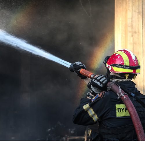 ΤΩΡΑ: Μεγάλη φωτιά σε διαμέρισμα στον Κορυδαλλό