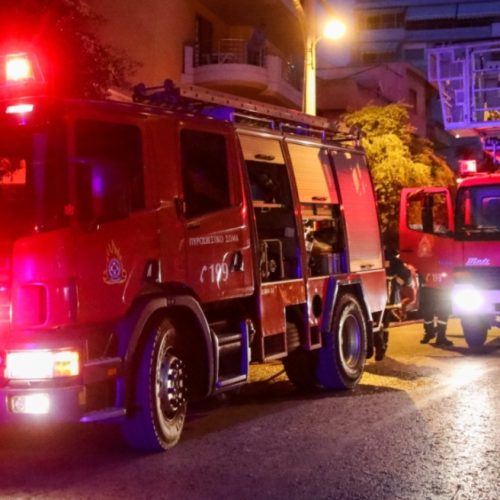 Λαμία: Ο δρόμος «κατάπιε» όχημα της πυροσβεστικής [ΒΙΝΤΕΟ]