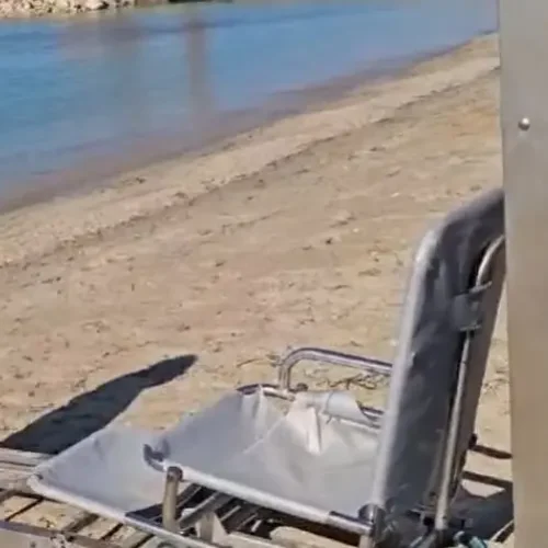 Χαλκιδική: Αγνωστοι προκάλεσαν φθορές σε ράμπα με μηχανισμό που επιτρέπει την πρόσβαση ΑμεΑ στη θάλασσα