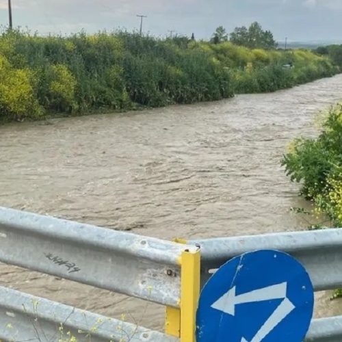 «Υπερχείλισε» ρέμα στη Χαλκιδική λόγω έντονης βροχόπτωσης – «Διακόπηκε» η κυκλοφορία