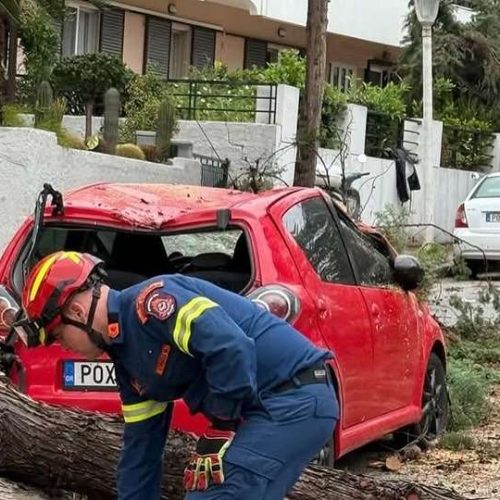 Ρόδος: Ανεμοστρόβιλος «Τσάκισε» Δέντρα, Αυτοκίνητα και Ξήλωσε Κλιματιστικά (Εικόνες, Βίντεο)