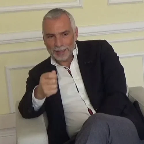 Στέφανο Σαννίνο: από το τιμόνι του ALF υπό κράτηση στις Βρυξέλλες ( Βίντεο)