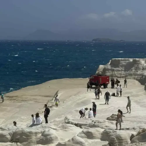 Τραγωδία στη Μήλο: Δυο τουρίστες πνίγηκαν στο Σαρακήνικο
