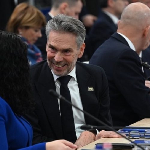 «Κατέρρευσε» η κυβέρνηση στην Ολλανδία – «Παραιτήθηκε» ο πρωθυπουργός, Ντικ Σχοφ