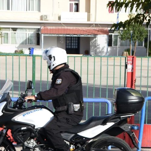 «Σοκ» – Αλλοδαπός συνελήφθη να «αυτοϊκανοποιείται» έξω από νηπιαγωγείο
