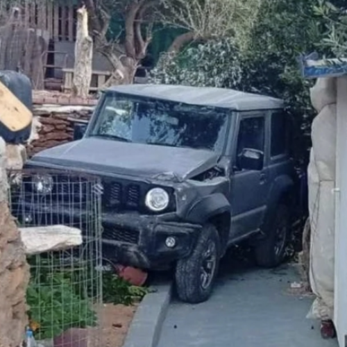 Τήνος: Τζιπ έπεσε μέσα σε σπίτι!