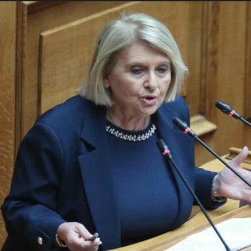 Εσείς κάθεστε στη δουλειά σας ή έχετε κι άλλες δουλειές; – Όταν η Βουλή γίνεται… part time