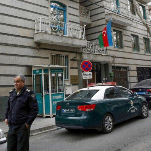 Το Αζερμπαϊτζάν ανακαλεί τους διπλωμάτες του από το Ιράν