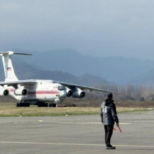 Ανθρωπιστική «γέφυρα» Μόσχας – Τεχεράνης: 13 τόνοι ιατρικής βοήθειας στο Ιράν με εντολή Πούτιν