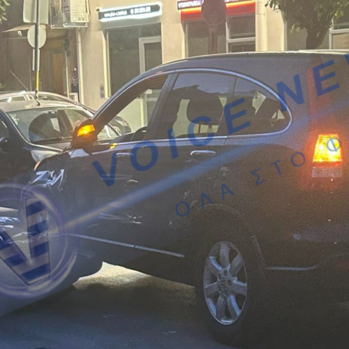 Σοβαρό τροχαίο στο Γαλάτσι: Σύγκρουση ΙΧ με διανομέα