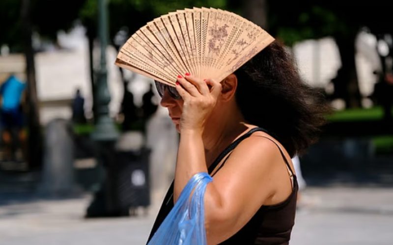 Καιρός: Ζέστη και τοπικές καταιγίδες σήμερα
