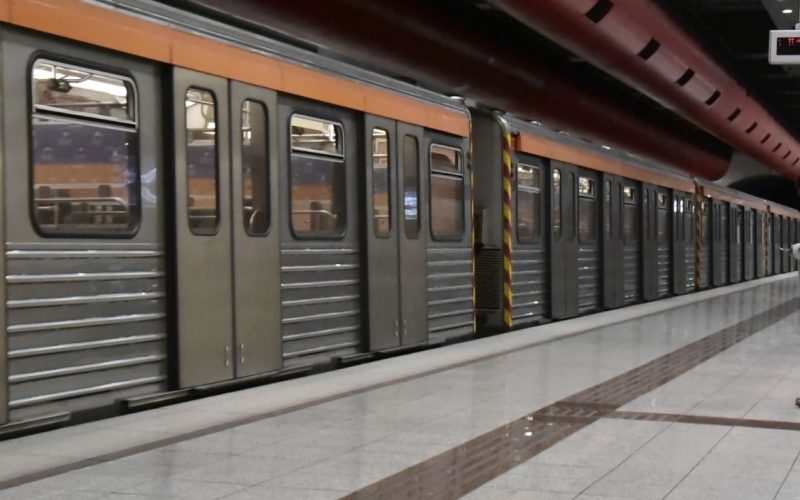 Νεκρός ο άνδρας που έπεσε στις ράγες του μετρό