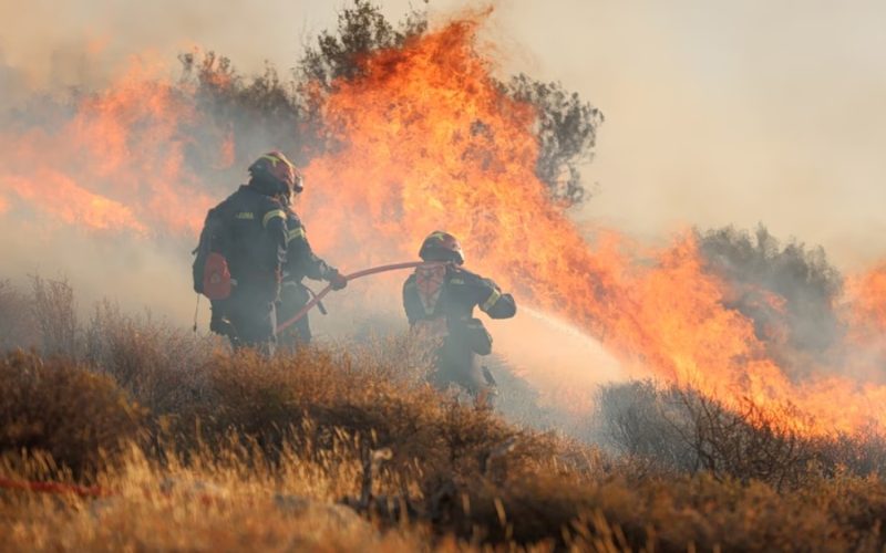 Σε εξέλιξη φωτιά και στην Αιτωλοακαρνανία