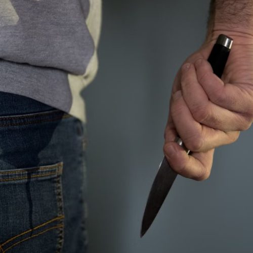 Θεσσαλονίκη: Άντρας με μαχαίρι προξενεί αναστάτωση στην πλατεία Επταλόφου