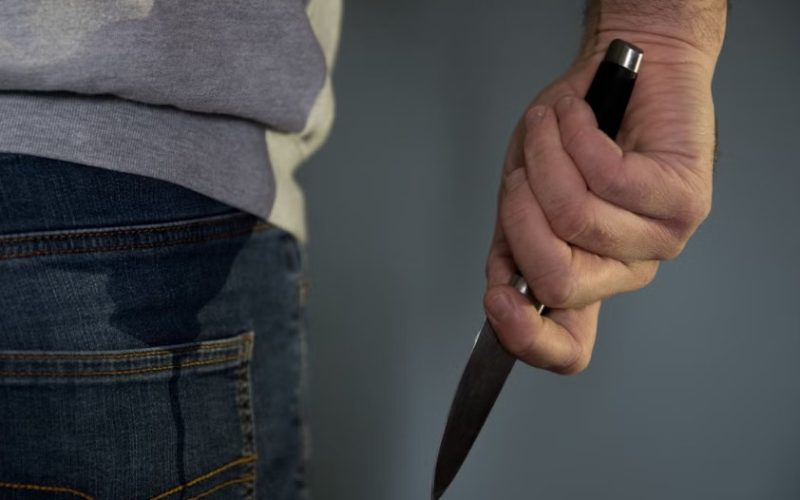 Θεσσαλονίκη: Άντρας με μαχαίρι προξενεί αναστάτωση στην πλατεία Επταλόφου