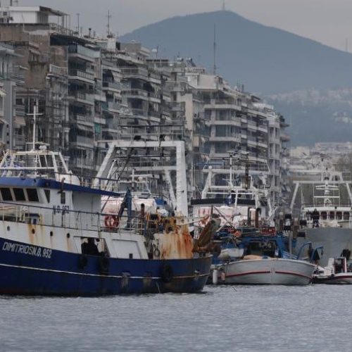 «Δεν αντέχουμε άλλο»: Κατεβάζουν άγκυρες επ’ αόριστον οι αλιείς σε όλη τη χώρα