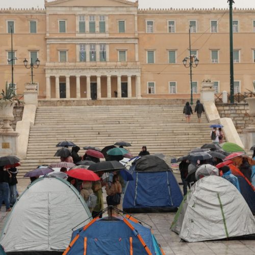 «Προνόμιο για λίγους» η δωρεάν Παιδεία: 3.666 επιτυχόντες των Πανελλαδικών εκτός Πανεπιστημίου λόγω ακρίβειας και ενοικίων