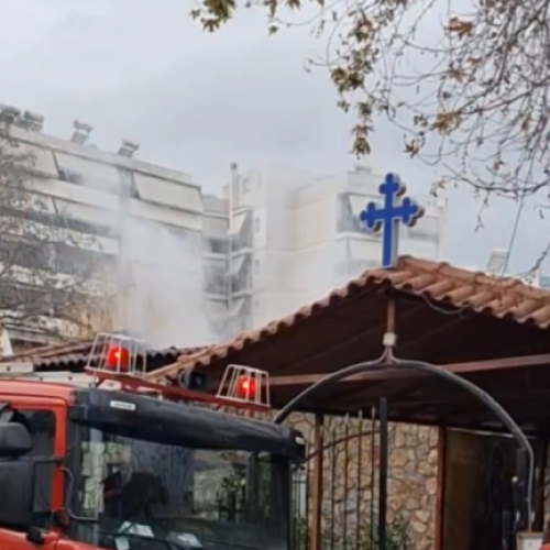 Πυρκαγιά σε αποθήκη ναού στους Τρεις Γέφυρες – Κατέρρευσε τμήμα της σκεπής