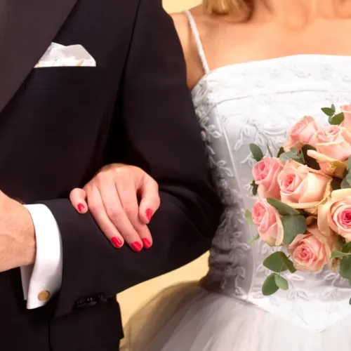 Δήμος δίνει €5.000 ευρώ σε νέα ζευγάρια και €10.000 για τη γέννηση παιδιού