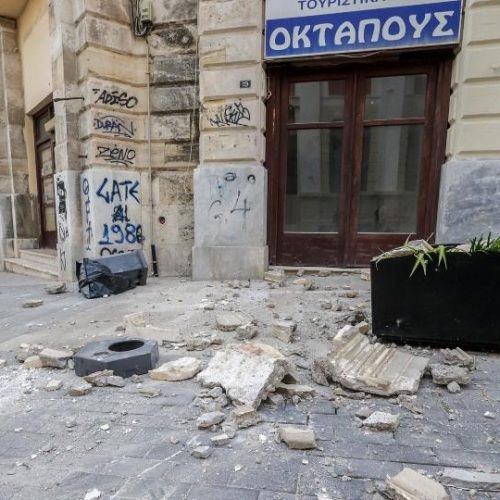 Κατέρρευσαν προσόψεις στο Ηράκλειο – Ο σεισμός «λύγισε» το ιστορικό κέντρο!