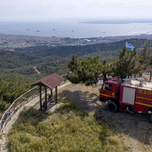«ΑΠΑΓΟΡΕΥΣΗ ΚΥΚΛΟΦΟΡΙΑΣ» στο Σέιχ Σου λόγω μεγάλου κινδύνου πυρκαγιάς!