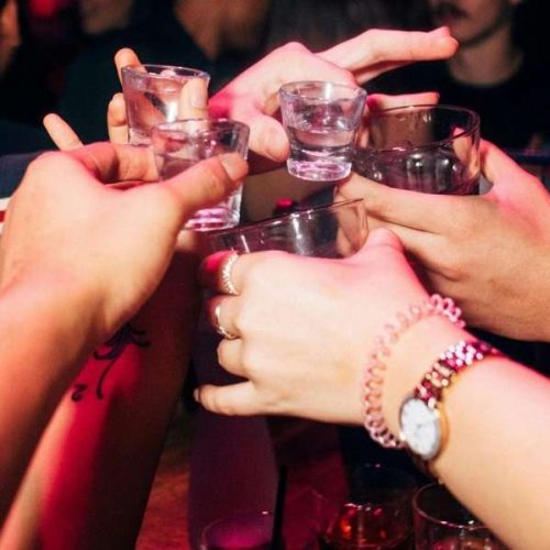 Λίμνη Πλαστήρα: Στο νοσοκομείο 17χρονος μαθητής μετά από κατανάλωση αλκοόλ σε σχολική εκδρομή