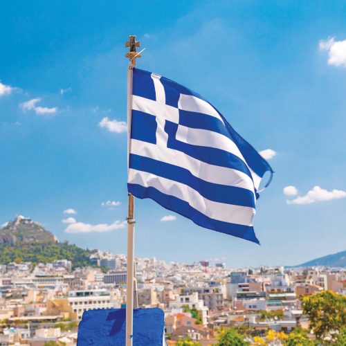 “ΜΑΓΕΙΡΕΥΟΥΝ” ΤΗΝ ΑΦΑΙΡΕΣΗ ΤΟΥ ΣΤΑΥΡΟΥ ΑΠΟ ΤΗΝ ΣΗΜΑΙΑ