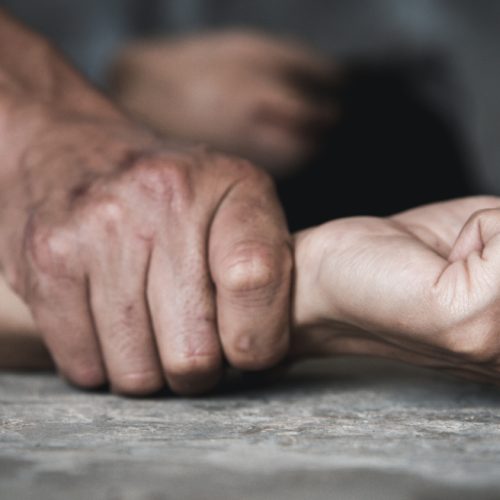 Θεσσαλονίκη: Τον βίασαν, τον μαχαίρωσαν και τον πέταξαν στη θάλασσα