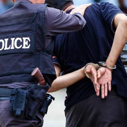 Εξαρθρώθηκε σπείρα που είχε «στρατολογήσει» και ανήλικους για διακίνηση ναρκωτικών – 15 συλλήψεις