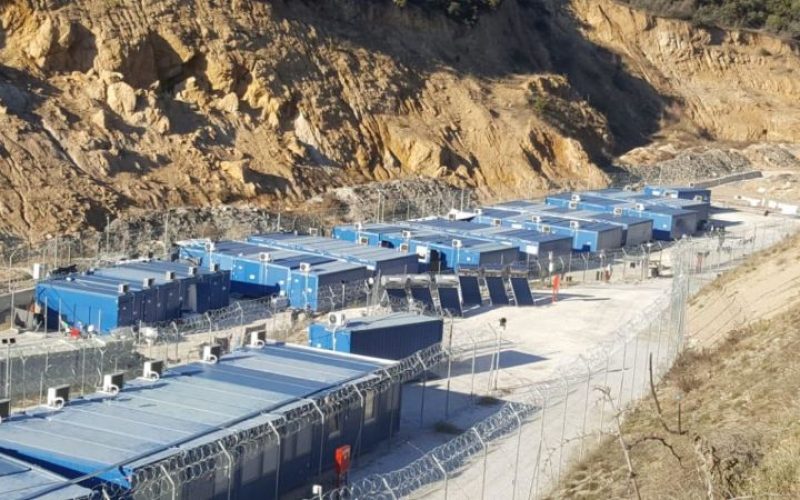 Δίωξη ασκήθηκε στους 25 συλληφθέντες παράνομους μετανάστες για τα επεισόδια στη δομή της Σιντικής – 15 παραμένουν ασύλληπτοι