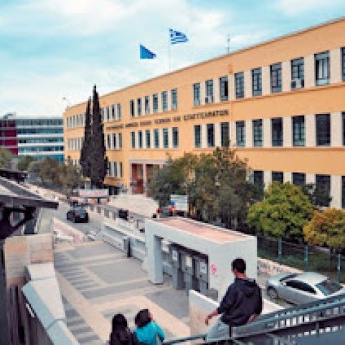 Χαμός στη Σιβιτανίδειο: Εξωσχολικός μπούκαρε, χαστούκισε τη διευθύντρια και έβρισε καθηγητές!