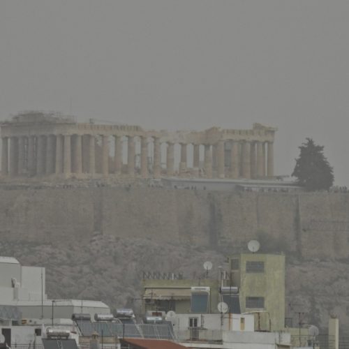 Κακοκαιρία εξπρές την Τρίτη με ισχυρές καταιγίδες – Βαθύ χαμηλό μετά τη σκόνη και τους νοτιάδες