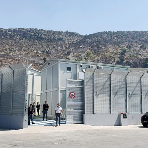 Λαθρομετανάστευση- ευκαιρία για business σε όχι και τόσο “καθαρά” χέρια