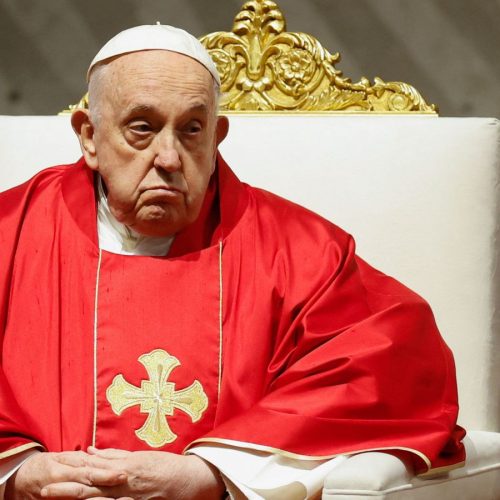 Politico: Ο πάπας Φραγκίσκος αισθάνεται ότι βρίσκεται κοντά στον θάνατο