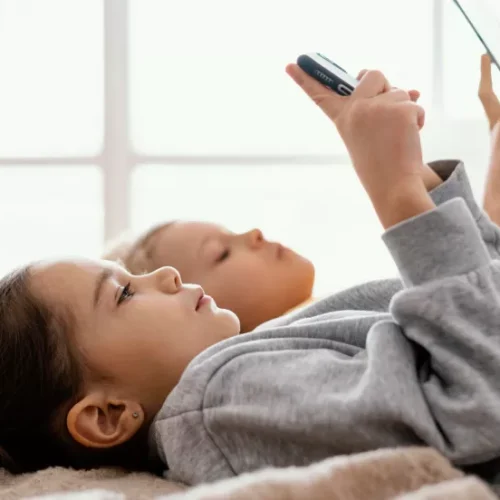 Εφηβοι και social media: Τι «λένε» τα ίδια τα παιδιά – Η δική τους «αλήθεια»