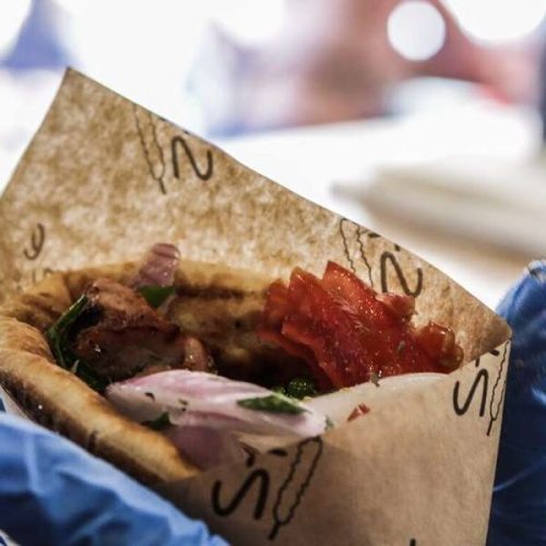 Σουβλάκι «πολυτελείας» στην Κρήτη: Πάνω από 6 ευρώ το τυλιχτό!