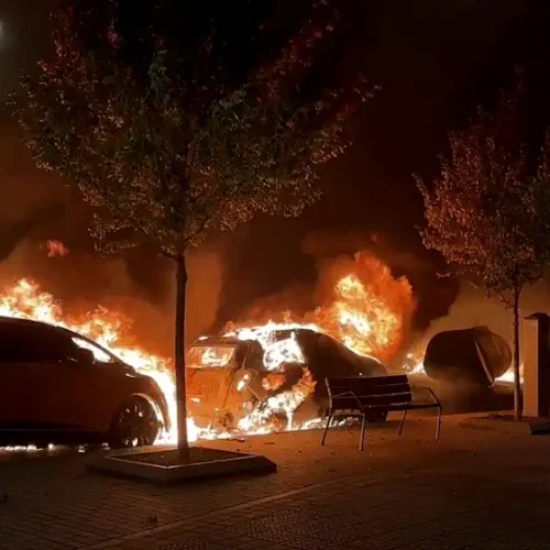 Ισπανία: Χάος στο Μπιλμπάο,κουκουλοφόροι πυρπόλησαν αυτοκίνητα και έστησαν οδοφράγματα