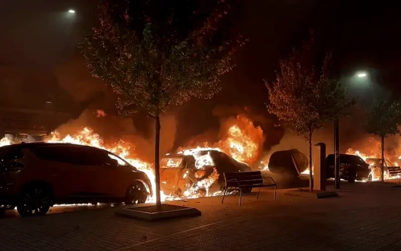 Ισπανία: Χάος στο Μπιλμπάο,κουκουλοφόροι πυρπόλησαν αυτοκίνητα και έστησαν οδοφράγματα