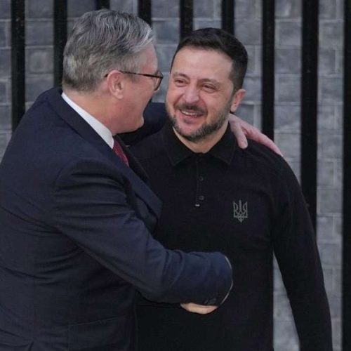 Παραμένει «φανατικός υποστηρικτής» του Ζελένσκι ο Στάρμερ – Τί «δήλωσε»