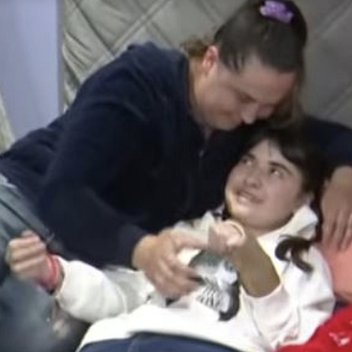 «Ντρέπομαι για το κράτος μας»: Κόβουν τις θεραπείες της 15χρονης Αλεξίας για να πληρώσουν τα τροφεία του θύτη στη φυλακή