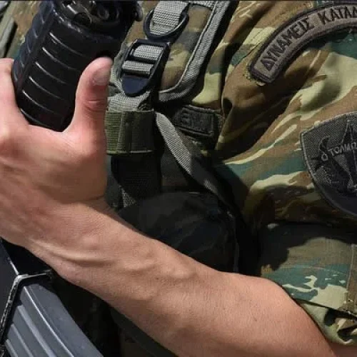 Σοβαρός τραυματισμός καταδρομέα σε άσκηση βαρέων όπλων