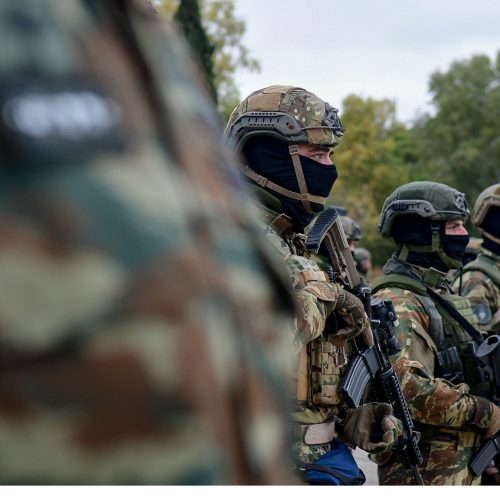 «Σαρωτικές» αλλαγές στις Ένοπλες Δυνάμεις: Κλείνουν 126 στρατόπεδα και δομές, έρχονται drones και δορυφόροι