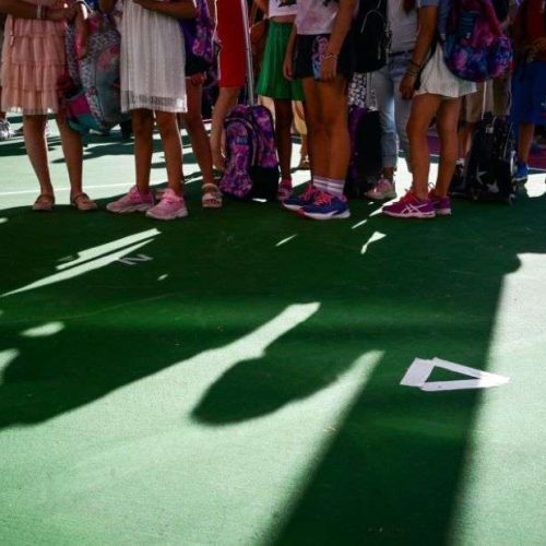 Παράταση έως τις 31 Μαρτίου για τις εγγραφές σε Νηπιαγωγεία και Δημοτικά – Τι πρέπει να γνωρίζουν οι γονείς