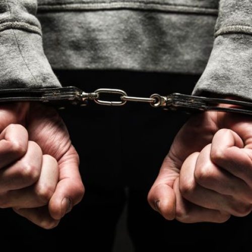 Αμαλιάδα – «Σύλληψη» διαρρήκτη – «Εκρυβε» τα κλοπιμαία στο «έδαφος» κοντά στον «καταυλισμό»