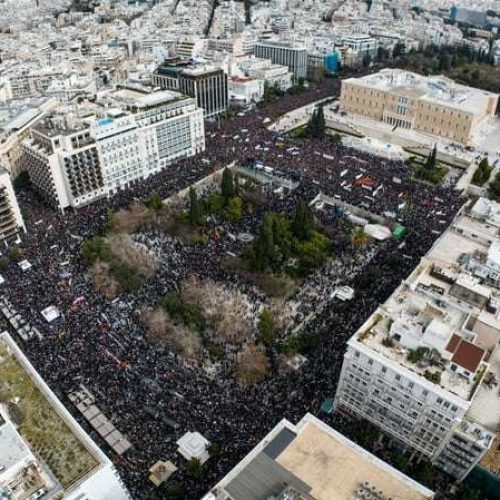 Τέμπη: Γράφτηκε ιστορία σε δρόμους και πλατείες όλης της χώρας – Οι μεγαλύτερες συγκεντρώσεις όλων των εποχών