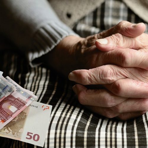 Μειώσεις στις συντάξεις χηρείας: Ποιοι θα χάσουν χρήματα και πόσα